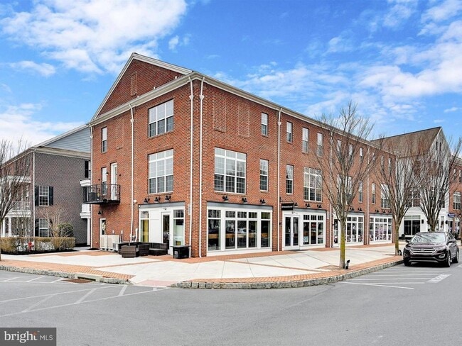 Building Photo - 147 Putnam Way