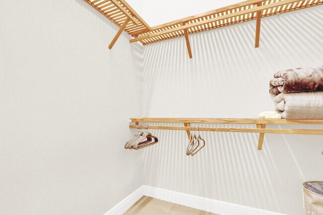 Building Photo - 528 Les Jardin Dr