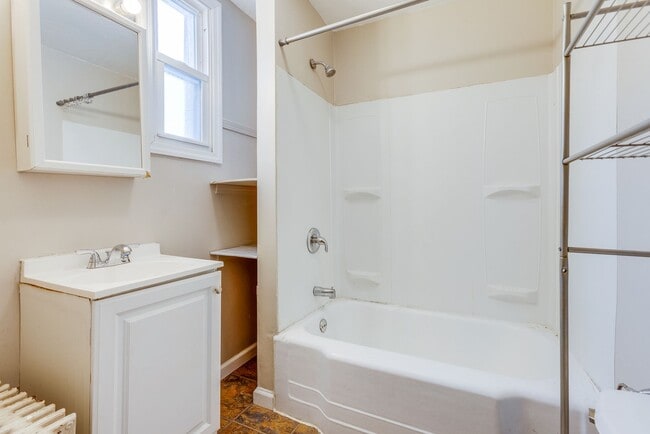 Building Photo - AVAILABLE JUNE 2026 - Spacious 2 Bedroom Home w/ SECONDS from Shiloh & Grandview!