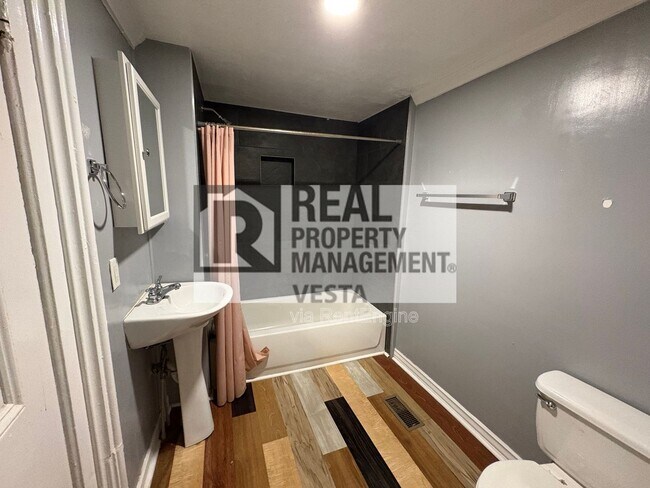 Building Photo - 1065 College St