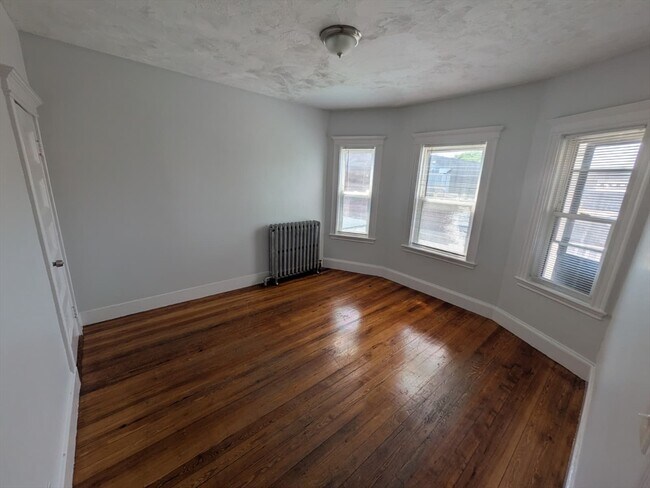 Building Photo - 156 Talbot Ave