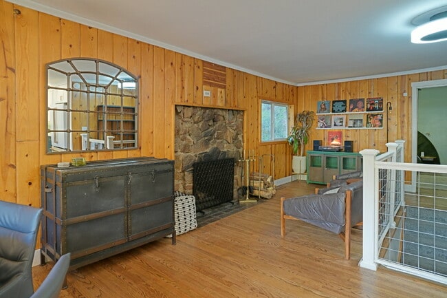 Building Photo - Cozy FURNISHED or  Unfurnished  2-Bed, 2-Bath Haven  on the creek!