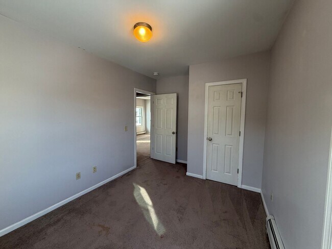 Building Photo - Charming, 2nd floor, 2-Bedroom Apartment, Adams, MA – pet friendly!