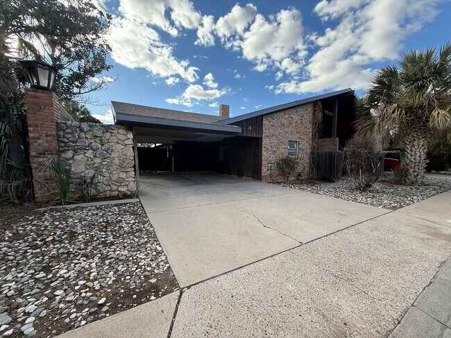 Building Photo - 2701-2701 Pagewood Ave