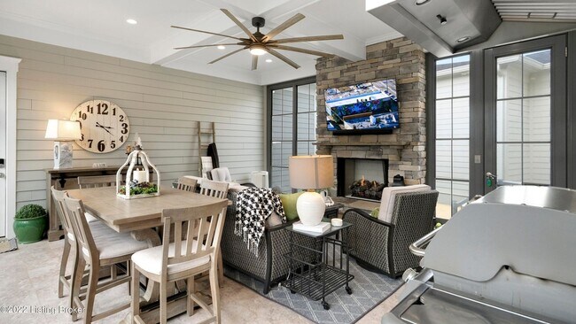 Building Photo - Enviable 4 bedroom and 3.5 bath home with 3 car garage available in North Commons