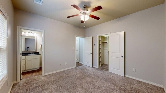 Building Photo - 106 Richards St