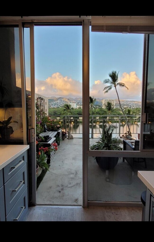Building Photo - 2415 Ala Wai Blvd