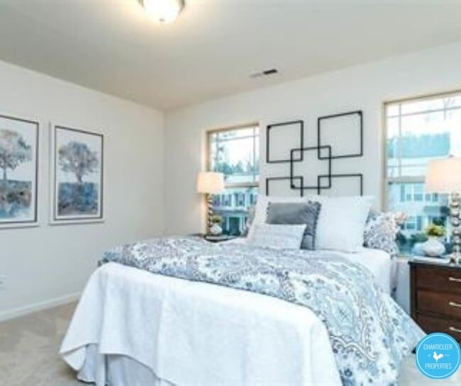 Building Photo - 25 Belhaven Dr