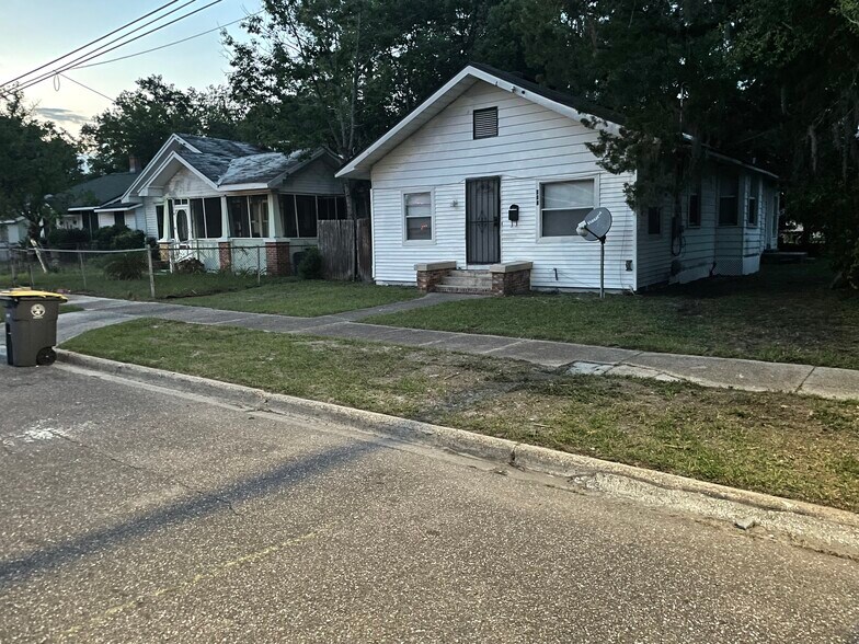 Building Photo - 617 Ivy St