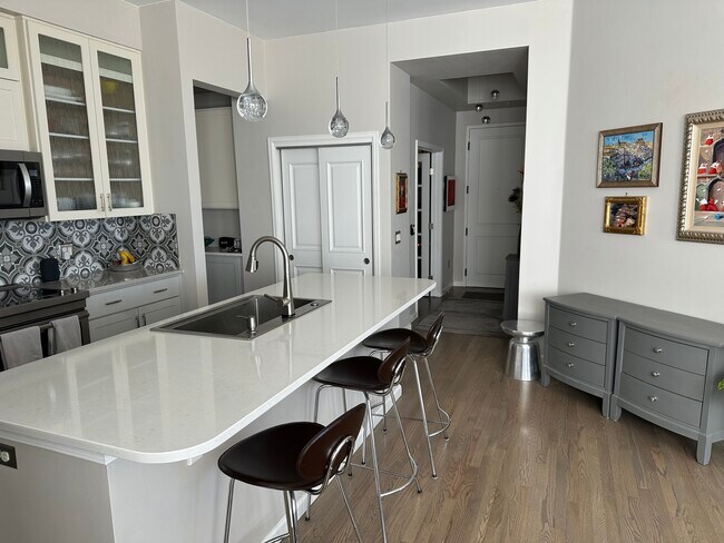 Building Photo - 7820 Inverness Blvd