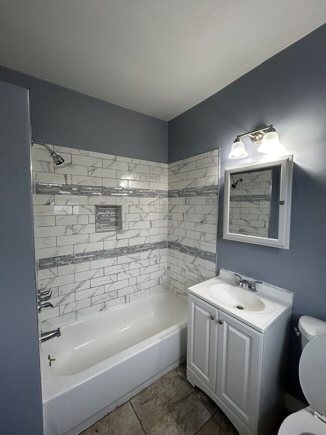 Building Photo - 1504 Summerfield Ave