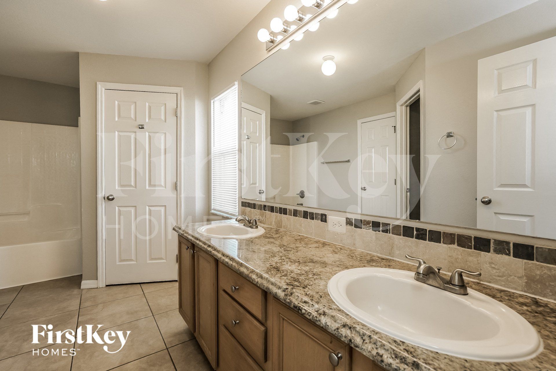 Building Photo - 521 NW 14th Terrace