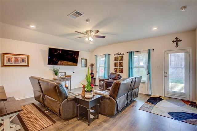 Building Photo - 1004 Basswood Ln