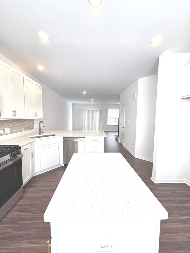 Building Photo - 14952 Dyer Ln