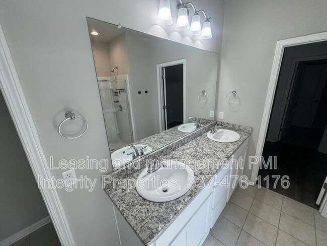 Building Photo - 204 Verger Dr