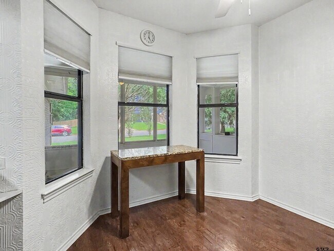 Building Photo - 16744 Overland Stage Dr