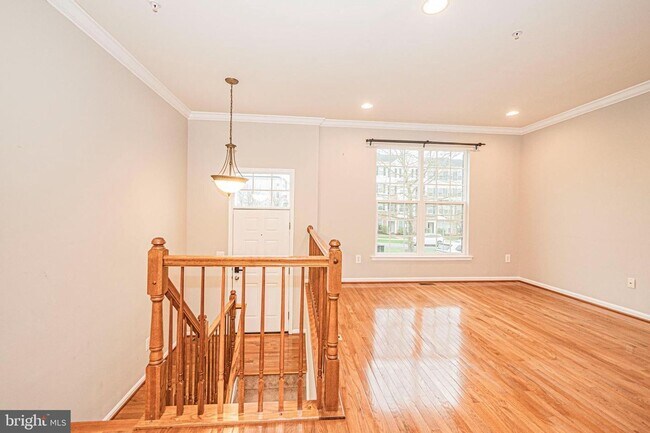 Building Photo - SPACIOUS 3 LEVEL TOWNHOUSE IN CLARKSBURG