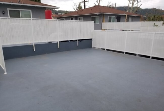 Building Photo - 28014 Robin Ave
