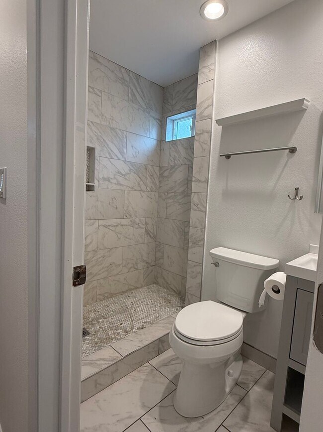 Building Photo - Broadacres