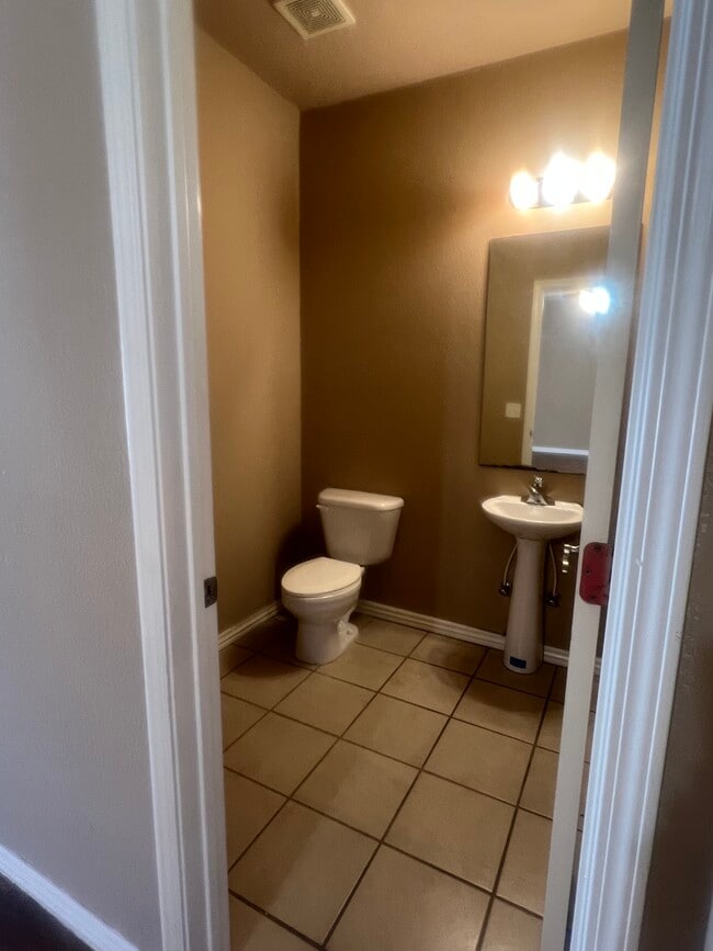 Building Photo - 3201 SW Deerfield Blvd