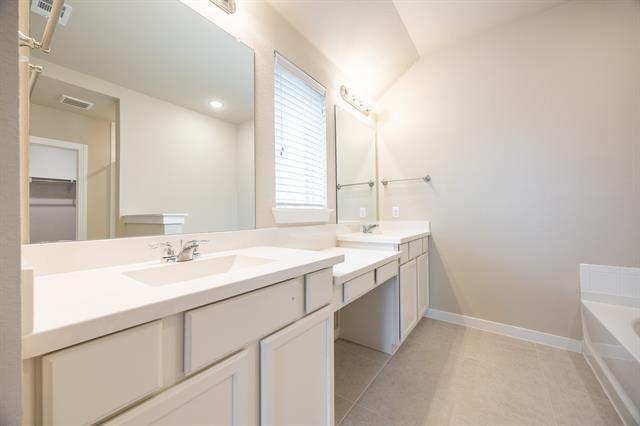 Building Photo - 1560 Kleberg Dr