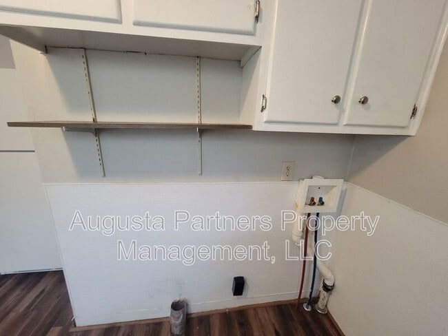 Building Photo - 2826 Thomas Ln