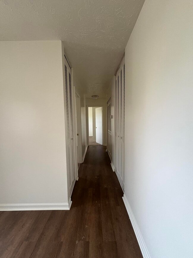 Building Photo - 1280 Ascot Park