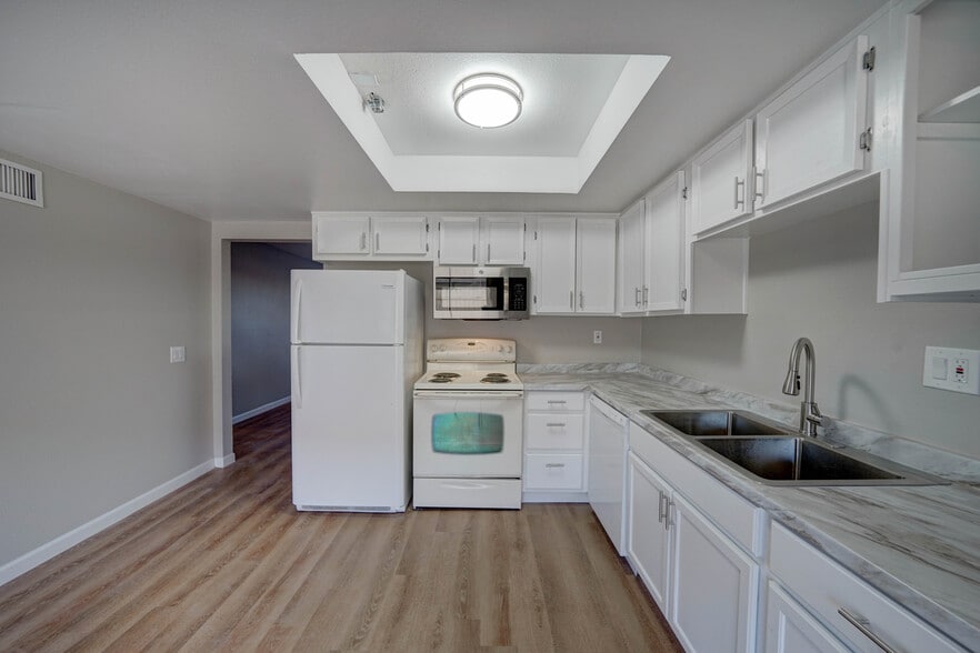 Building Photo - 5301 W Campbell Ave