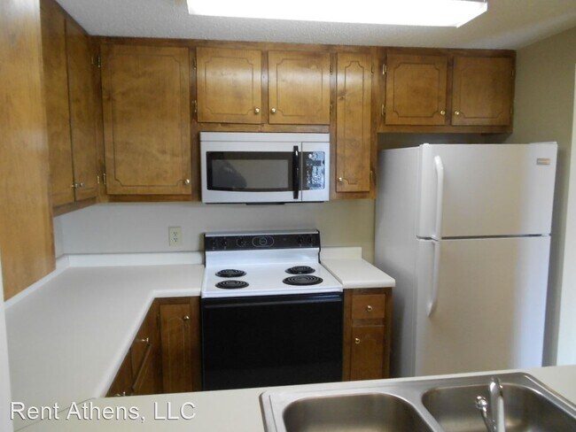 Building Photo - 1 br, 1 bath Apartment - 1570 S. Lumpkin S...