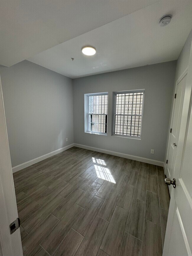 Building Photo - 832 S 19th St