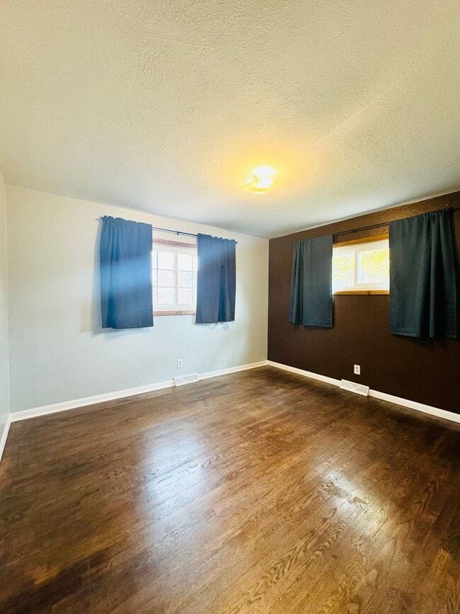 Building Photo - Large 3 Bed, 3 Bath House In Greeley - 4 bonus rooms in basement!