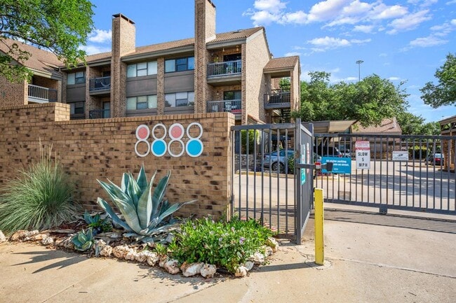 Building Photo - 8888 Tallwood Dr
