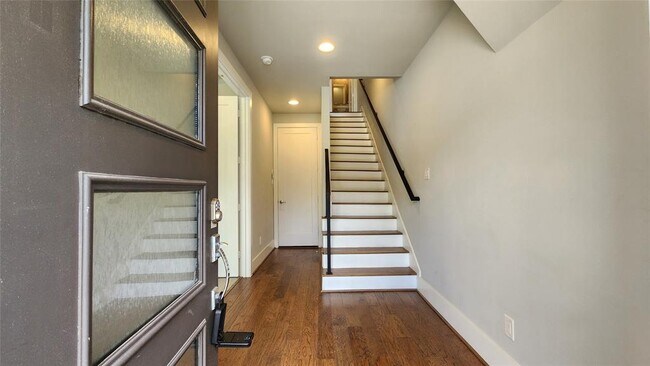 Building Photo - 5713 Larkin St