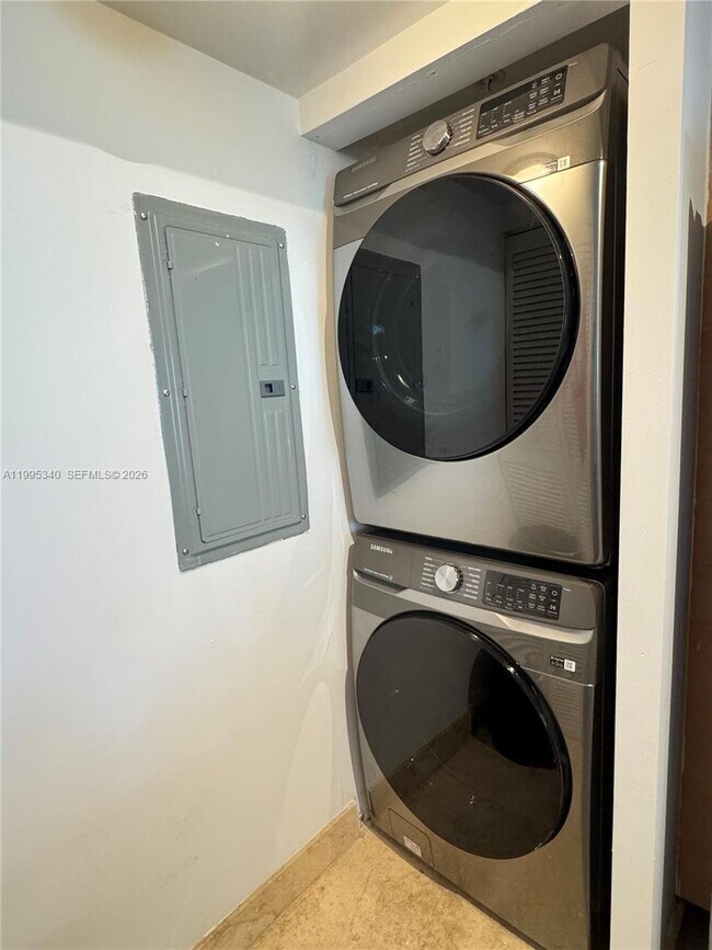 Building Photo - 31 SE 5th St