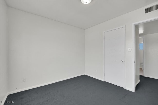 Building Photo - 2016 Linden Ave