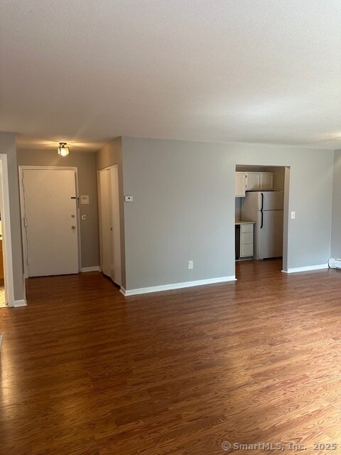 Building Photo - 925 High Path Rd