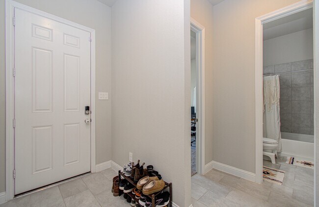 Building Photo - 10442 Eastern Bluestar Dr