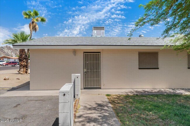 Building Photo - 1317 E Carol Ave