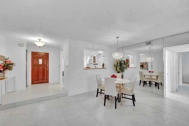 Building Photo - 7844 La Mirada Dr