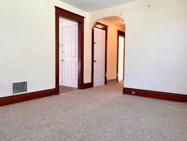 Building Photo - 253 Shirley Ave