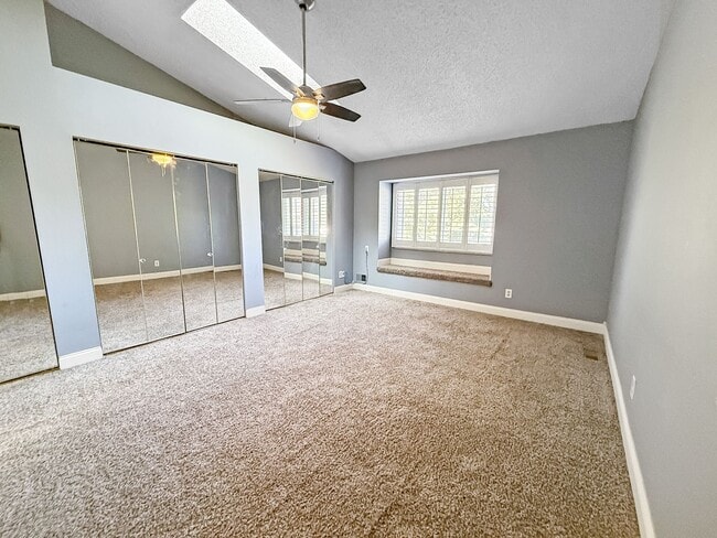 Building Photo - $0 DEPOSIT OPTION. CHARMING TWO-STORY TOWNHOUSE WITH FINISHED BASEMENT, GARAGE, AND HOA AMENITIES...