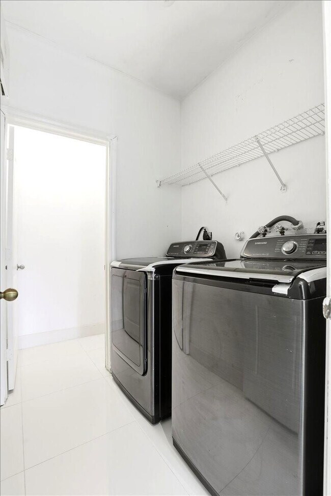 Building Photo - 3802 SW 165th Terrace