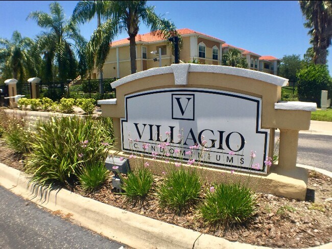 Building Photo - Spacious 2/2 unit becoming available July ...