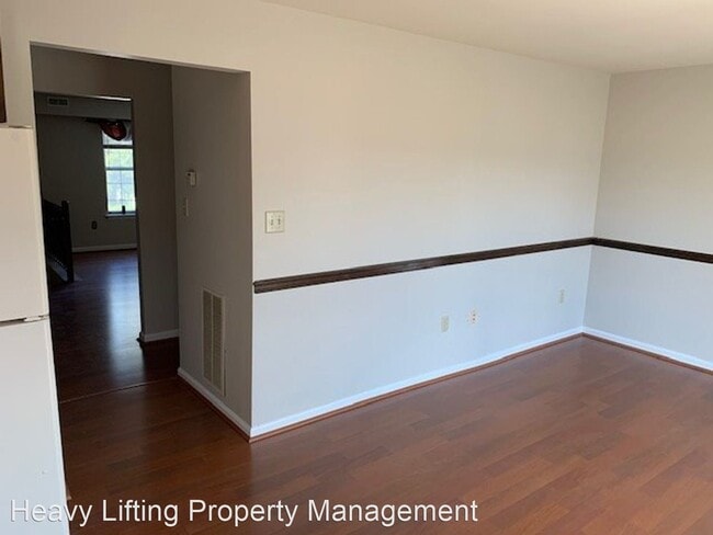 Building Photo - 3 br, 2.5 bath House - 6105 Spring Knoll Dr