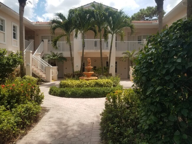 Building Photo - 4212 Central Sarasota Pky