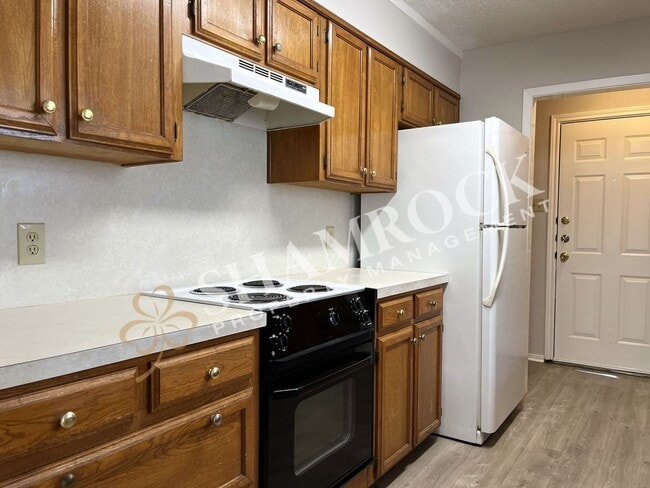 Building Photo - Midway Duplex