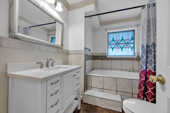 Building Photo - 2221 Avenue W26th St
