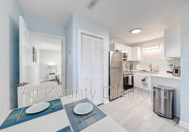 Building Photo - 7308 Sunset Ave