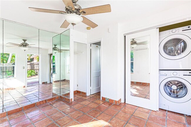 Building Photo - 1220 SE 2nd St