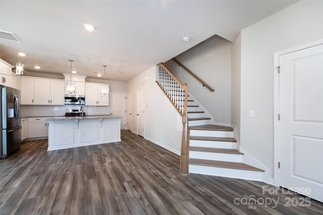 Building Photo - 2550 Lydia Ave